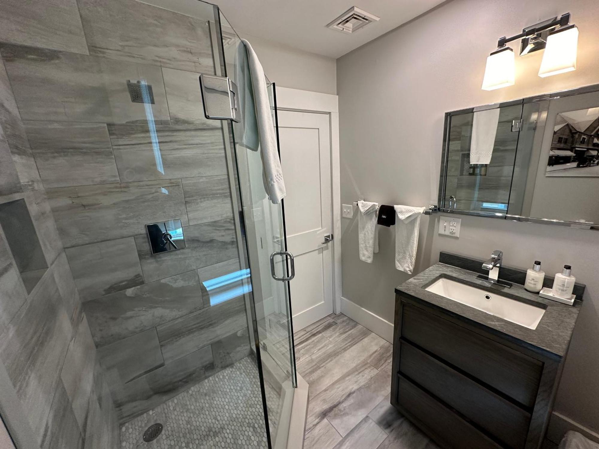 Entire Modern 7 Unit 7 Bath Boutique Inn Νιούπορτ Εξωτερικό φωτογραφία
