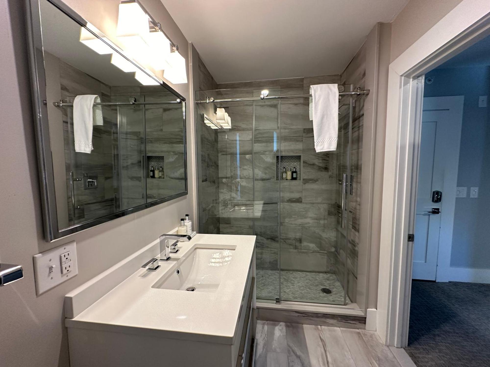 Entire Modern 7 Unit 7 Bath Boutique Inn Νιούπορτ Εξωτερικό φωτογραφία