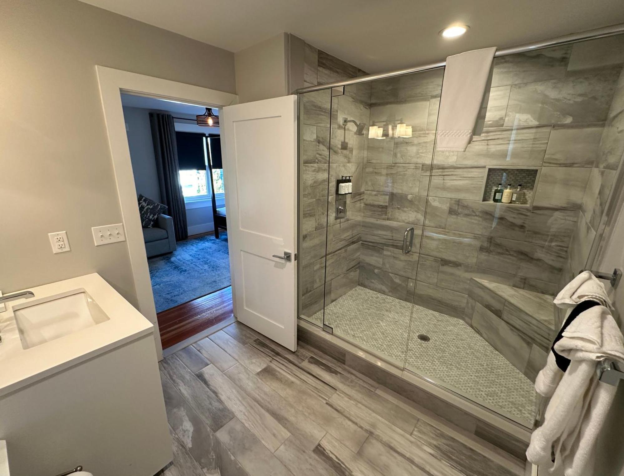 Entire Modern 7 Unit 7 Bath Boutique Inn Νιούπορτ Εξωτερικό φωτογραφία